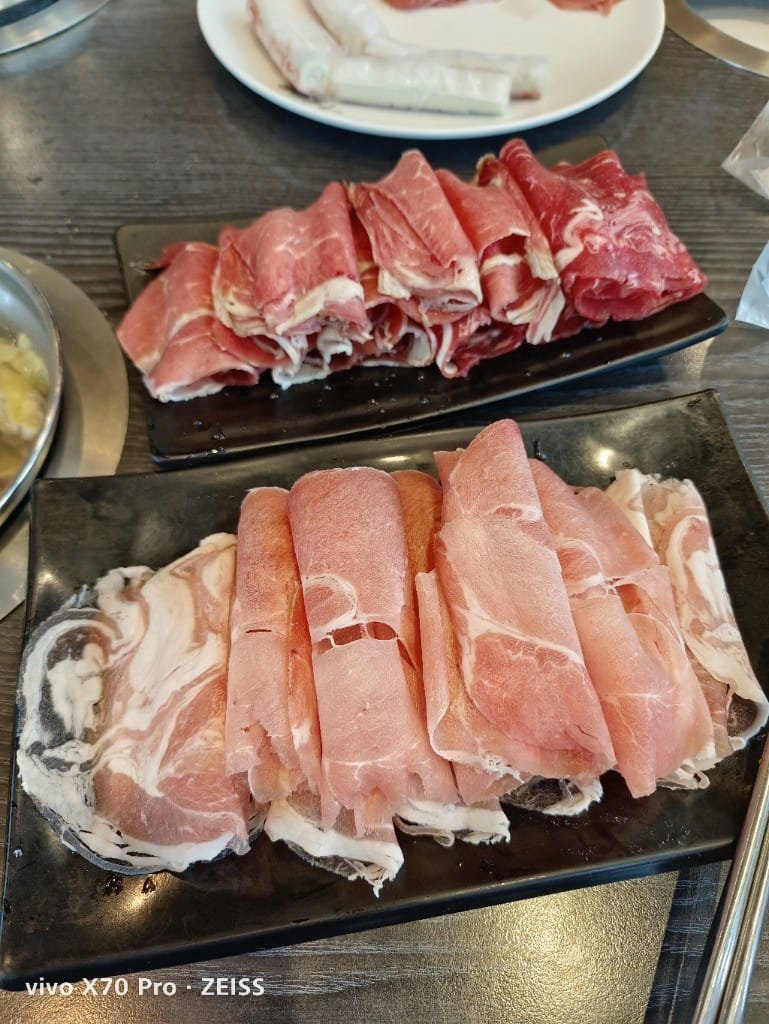 【桃園龜山美食】千葉林口尊爵館，除了火鍋還有黑白切和現作紅豆餅的平價百匯☺️