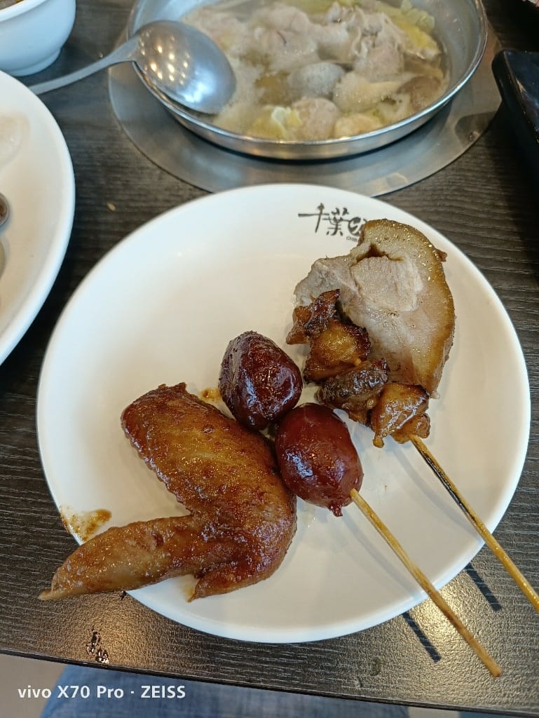 【桃園龜山美食】千葉林口尊爵館，除了火鍋還有黑白切和現作紅豆餅的平價百匯☺️