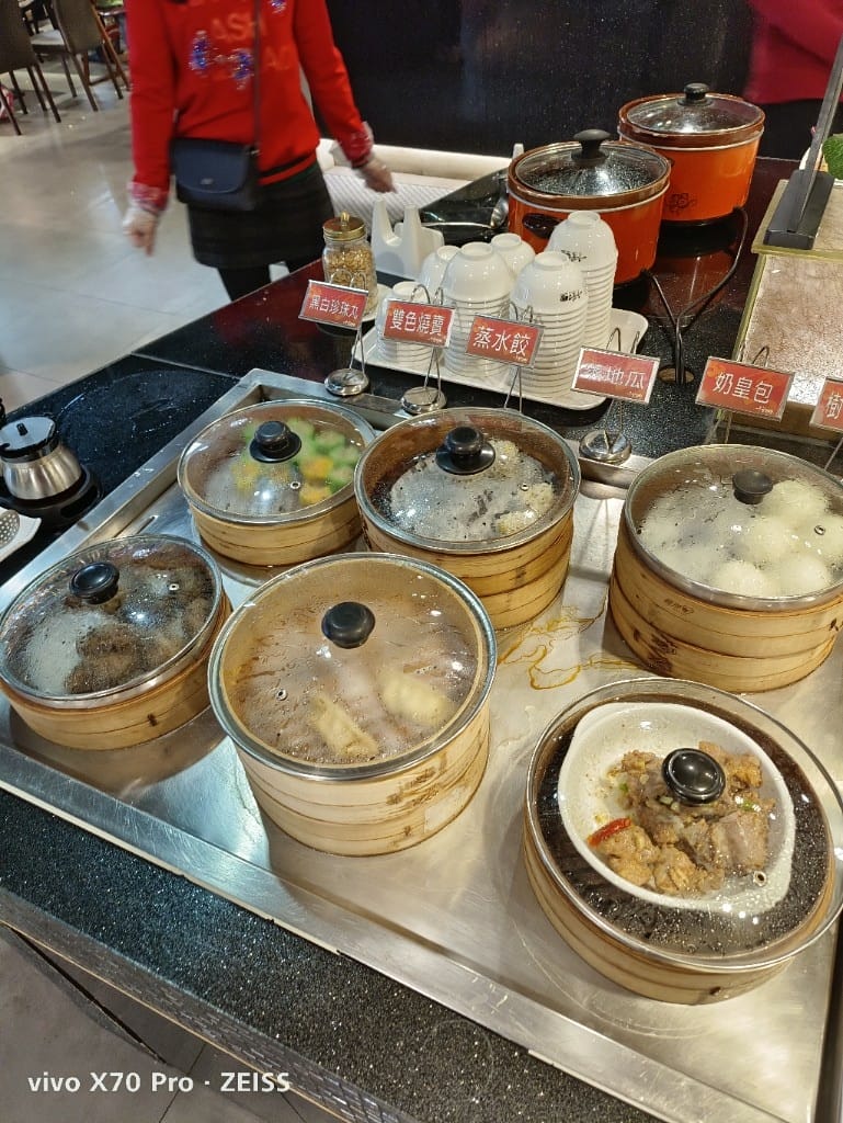 【桃園龜山美食】千葉林口尊爵館，除了火鍋還有黑白切和現作紅豆餅的平價百匯☺️