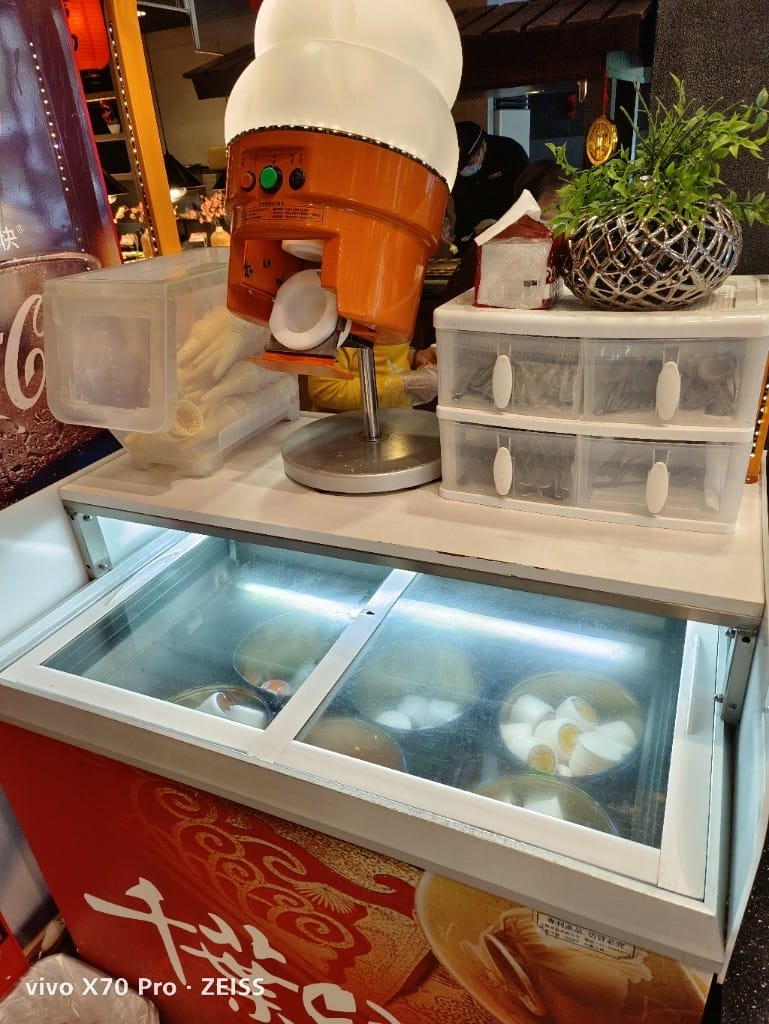 【桃園龜山美食】千葉林口尊爵館，除了火鍋還有黑白切和現作紅豆餅的平價百匯☺️