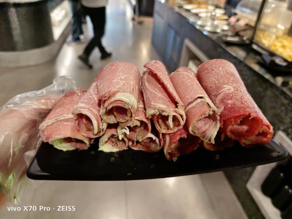 【桃園龜山美食】千葉林口尊爵館，除了火鍋還有黑白切和現作紅豆餅的平價百匯☺️