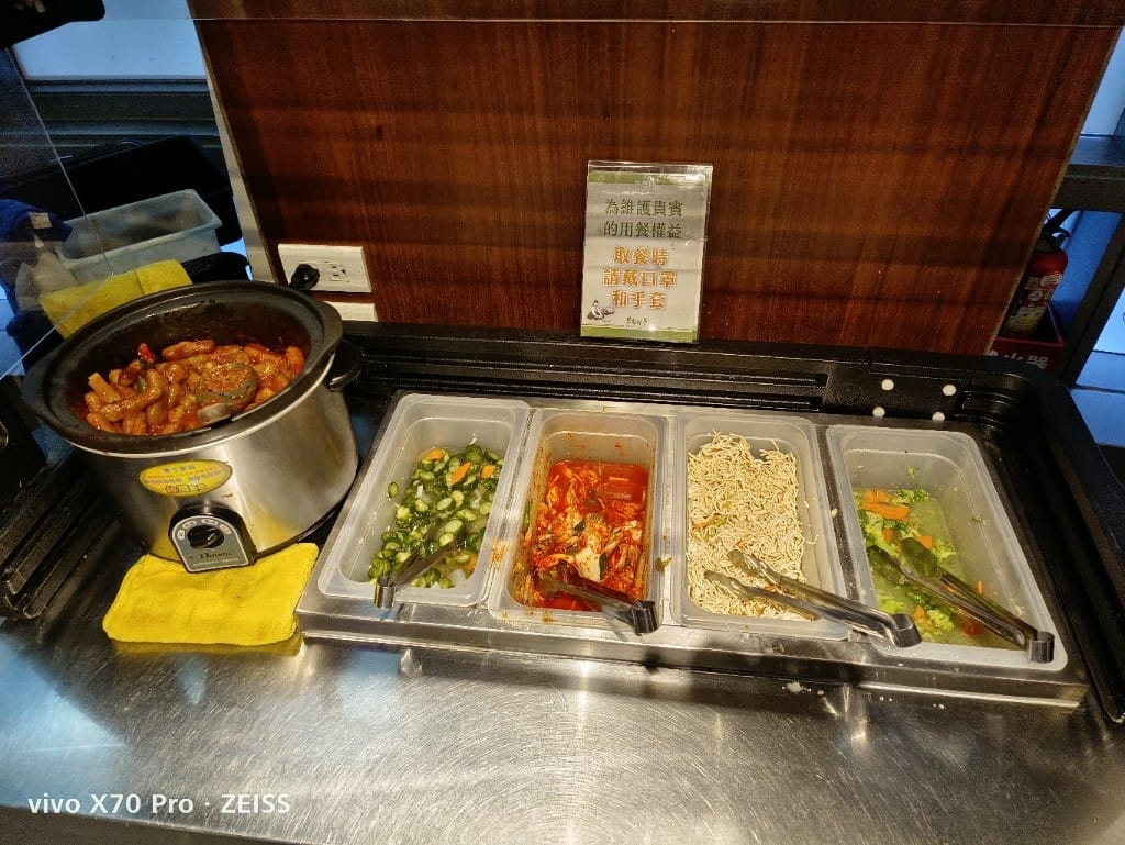 【新莊美食】豆腐村，小菜吃飽飽的美味韓式豆腐鍋😋