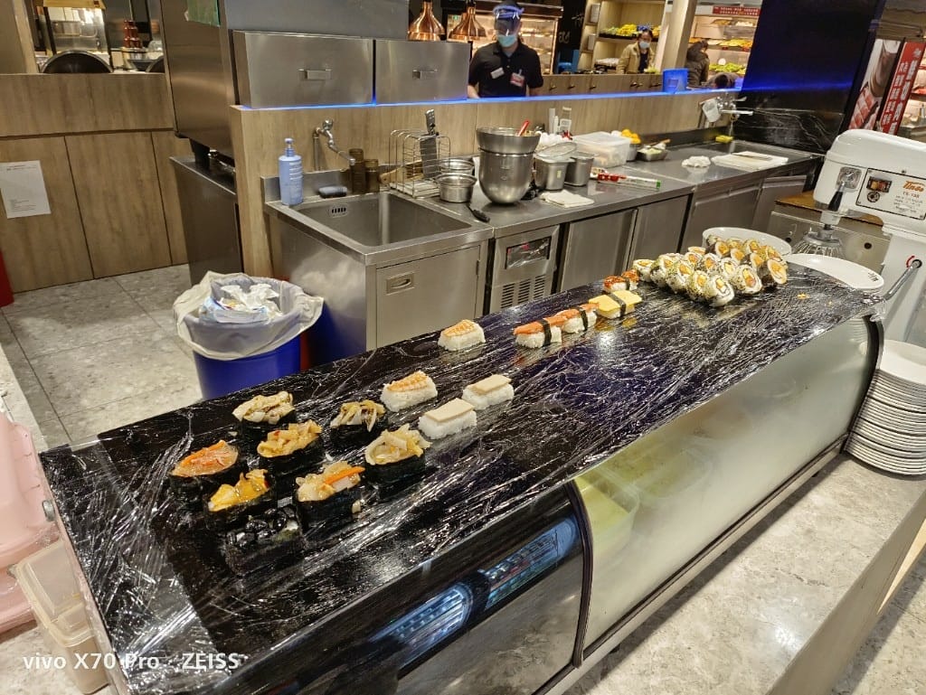 【淡水美食】千葉淡水尊爵館，竟然有手作舒芙蕾的平價火鍋吃到飽❤️