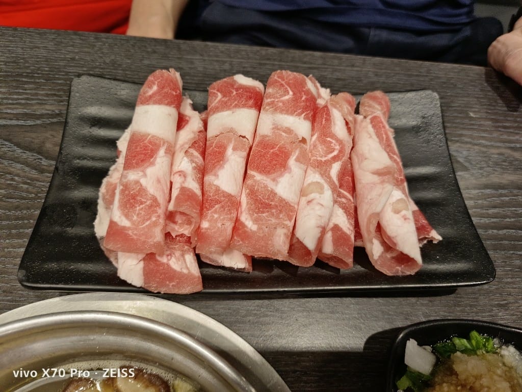 【淡水美食】千葉淡水尊爵館，竟然有手作舒芙蕾的平價火鍋吃到飽❤️