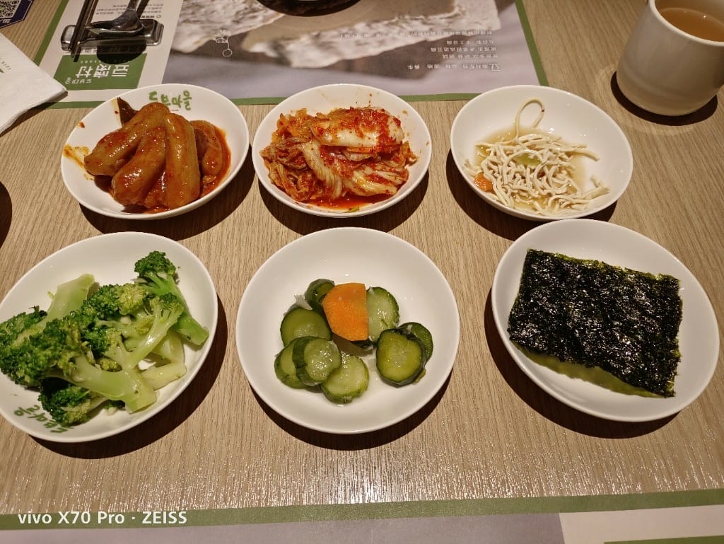 【新莊美食】豆腐村，小菜吃飽飽的美味韓式豆腐鍋😋