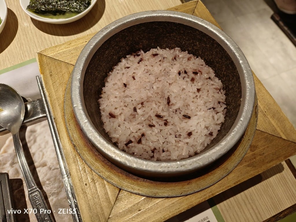 【新莊美食】豆腐村，小菜吃飽飽的美味韓式豆腐鍋😋