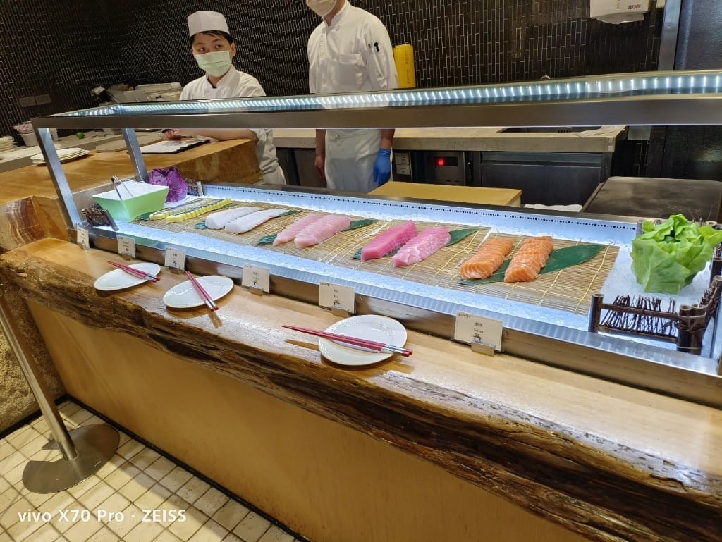 【台北美食】美福彩匯午餐，除了美味的爐烤牛排和牛肉湯，還多了生蠔自由，最後還有滿滿甜點❤️
