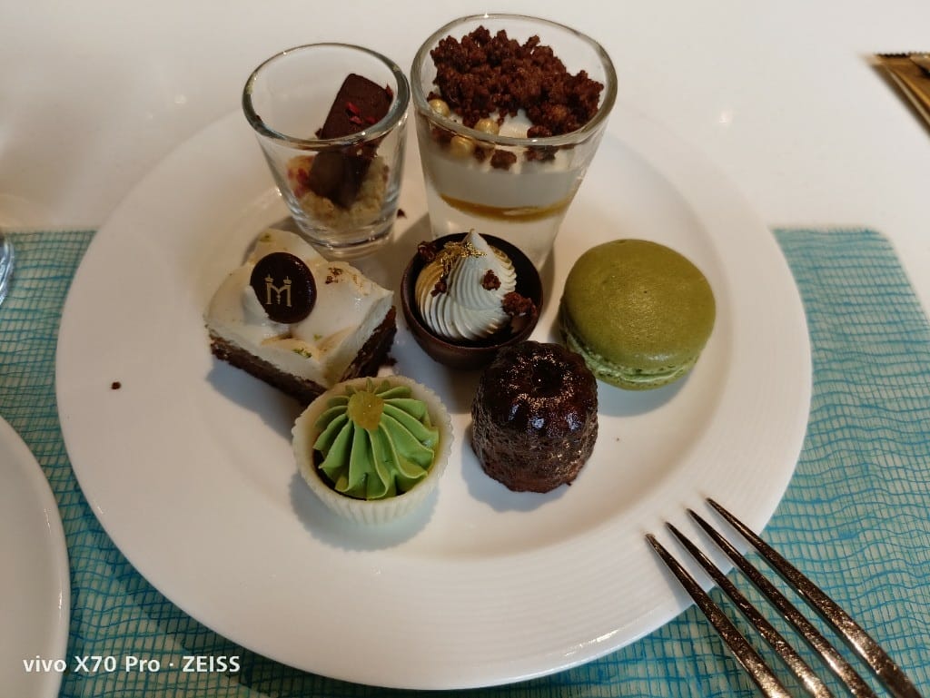 【台北美食】美福彩匯午餐，除了美味的爐烤牛排和牛肉湯，還多了生蠔自由，最後還有滿滿甜點❤️