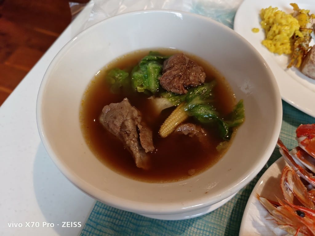 【台北美食】美福彩匯午餐，除了美味的爐烤牛排和牛肉湯，還多了生蠔自由，最後還有滿滿甜點❤️