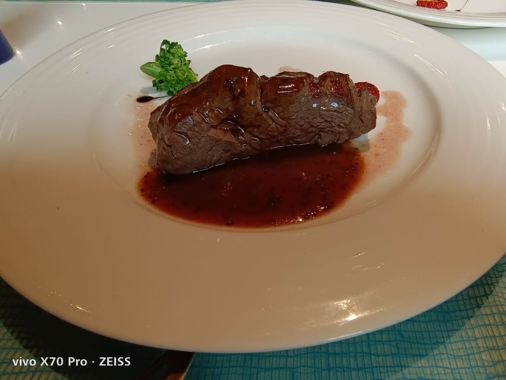 【台北美食】美福彩匯午餐，除了美味的爐烤牛排和牛肉湯，還多了生蠔自由，最後還有滿滿甜點❤️