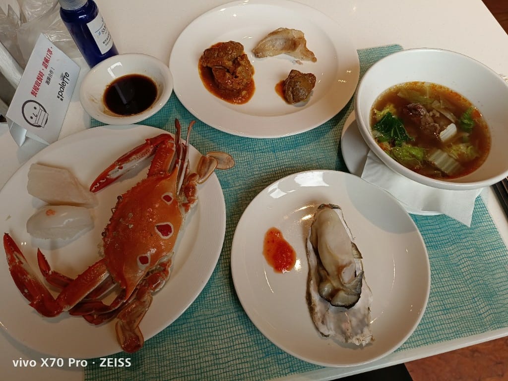 【台北美食】美福彩匯午餐，除了美味的爐烤牛排和牛肉湯，還多了生蠔自由，最後還有滿滿甜點❤️
