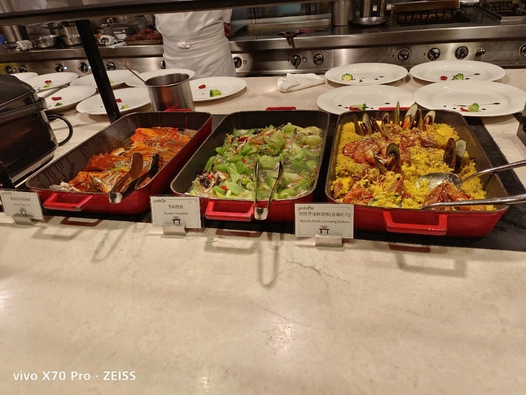 【台北美食】美福彩匯午餐，除了美味的爐烤牛排和牛肉湯，還多了生蠔自由，最後還有滿滿甜點❤️