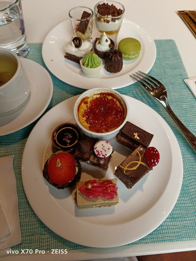 【台北美食】美福彩匯午餐，除了美味的爐烤牛排和牛肉湯，還多了生蠔自由，最後還有滿滿甜點❤️