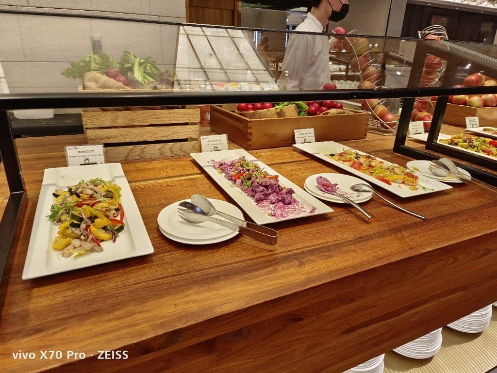 【台北美食】美福彩匯午餐，除了美味的爐烤牛排和牛肉湯，還多了生蠔自由，最後還有滿滿甜點❤️
