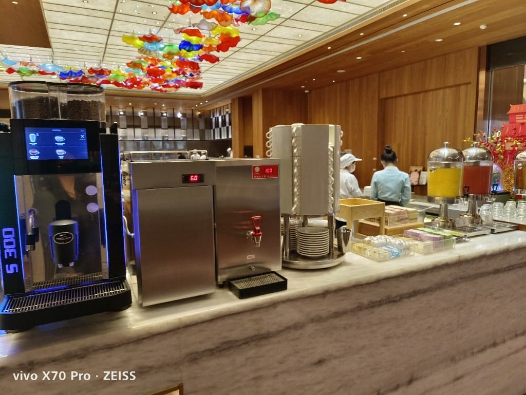 【台北美食】美福彩匯午餐，除了美味的爐烤牛排和牛肉湯，還多了生蠔自由，最後還有滿滿甜點❤️