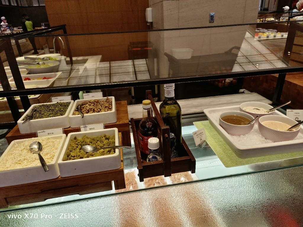 【台北美食】美福彩匯午餐，除了美味的爐烤牛排和牛肉湯，還多了生蠔自由，最後還有滿滿甜點❤️
