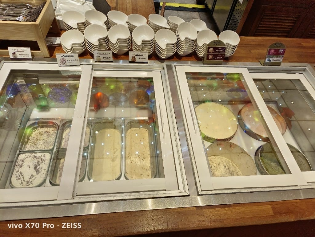 【台北美食】美福彩匯午餐，除了美味的爐烤牛排和牛肉湯，還多了生蠔自由，最後還有滿滿甜點❤️