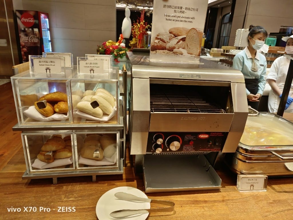 【台北美食】美福彩匯午餐，除了美味的爐烤牛排和牛肉湯，還多了生蠔自由，最後還有滿滿甜點❤️