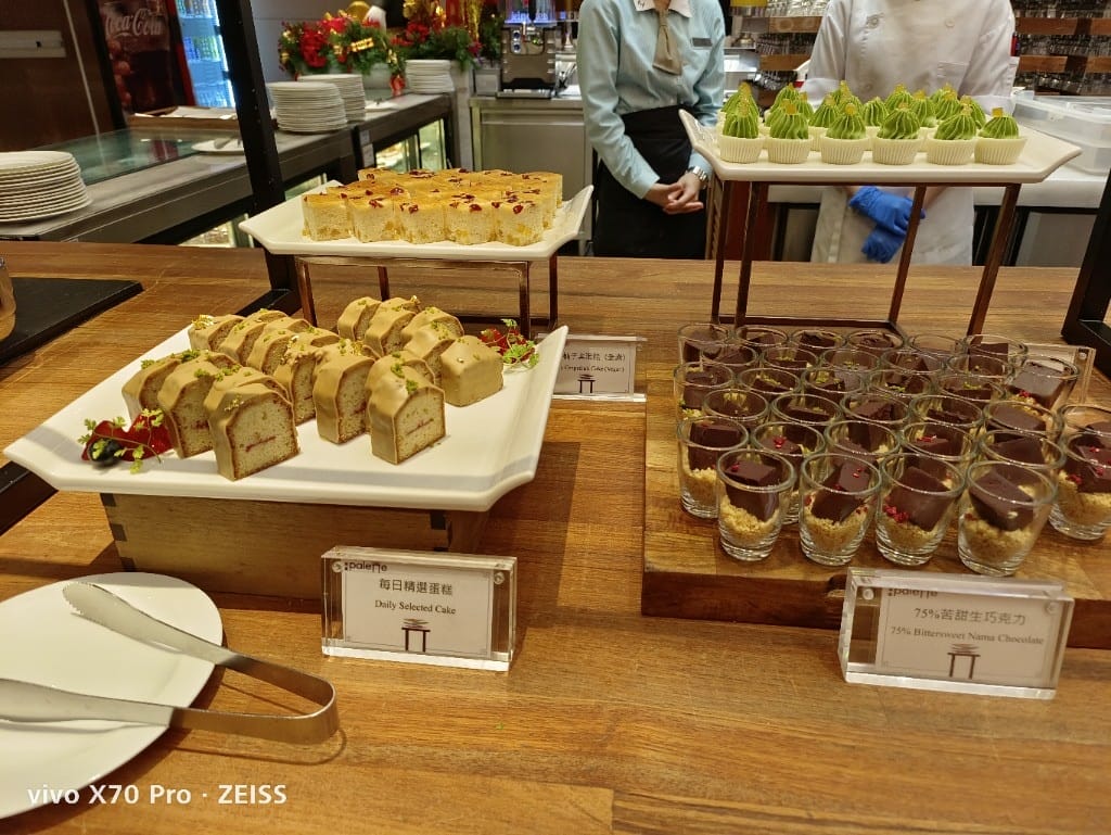 【台北美食】美福彩匯午餐，除了美味的爐烤牛排和牛肉湯，還多了生蠔自由，最後還有滿滿甜點❤️