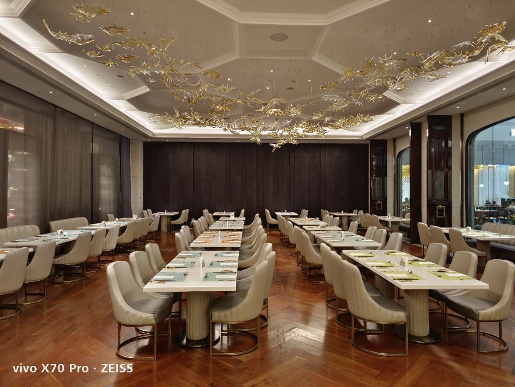【台北美食】美福彩匯午餐，除了美味的爐烤牛排和牛肉湯，還多了生蠔自由，最後還有滿滿甜點❤️