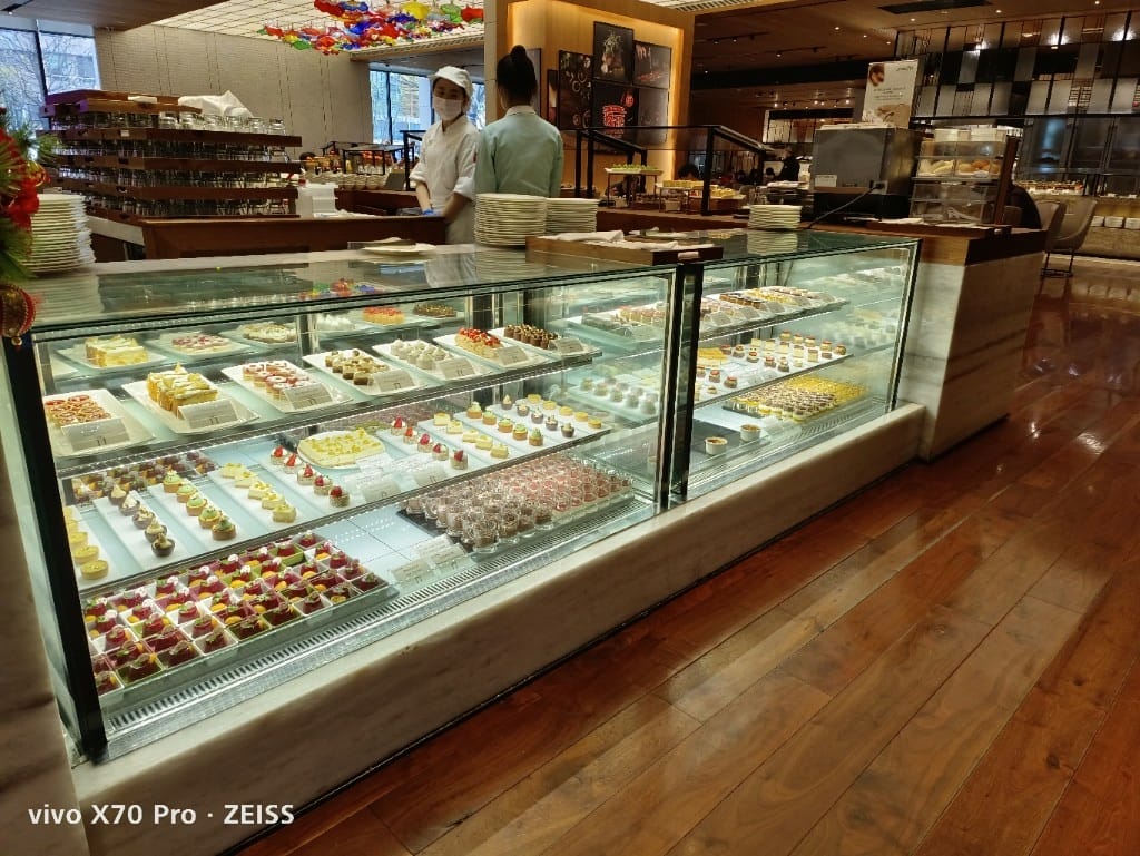 【台北美食】美福彩匯午餐，除了美味的爐烤牛排和牛肉湯，還多了生蠔自由，最後還有滿滿甜點❤️