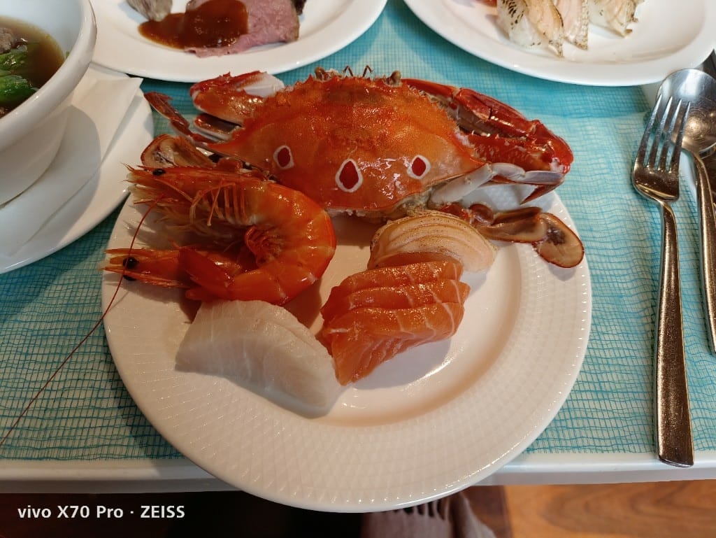 【台北美食】美福彩匯午餐，除了美味的爐烤牛排和牛肉湯，還多了生蠔自由，最後還有滿滿甜點❤️