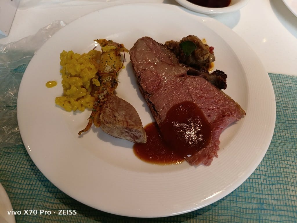 【台北美食】美福彩匯午餐，除了美味的爐烤牛排和牛肉湯，還多了生蠔自由，最後還有滿滿甜點❤️