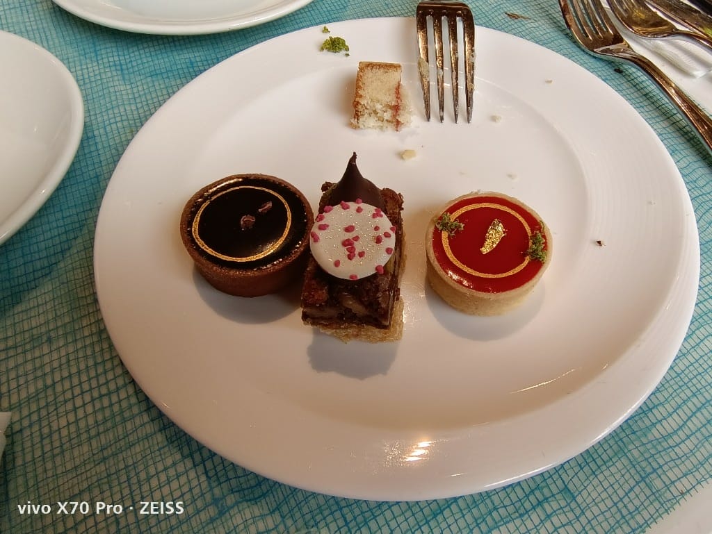 【台北美食】美福彩匯午餐，除了美味的爐烤牛排和牛肉湯，還多了生蠔自由，最後還有滿滿甜點❤️