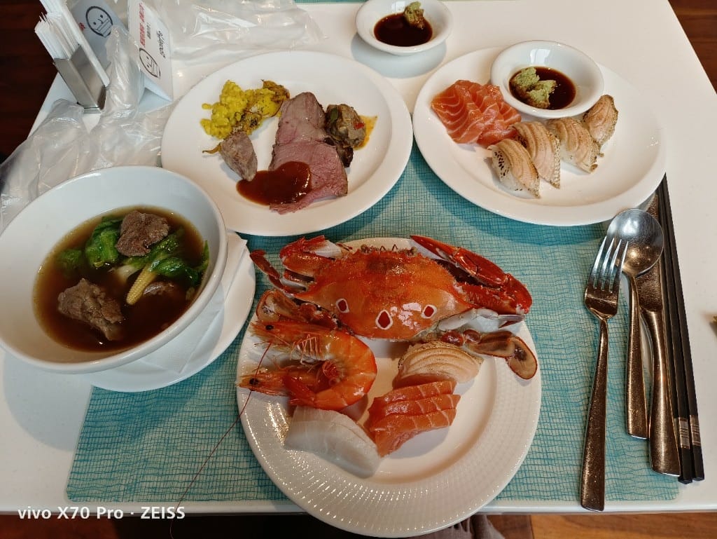 【台北美食】美福彩匯午餐，除了美味的爐烤牛排和牛肉湯，還多了生蠔自由，最後還有滿滿甜點❤️