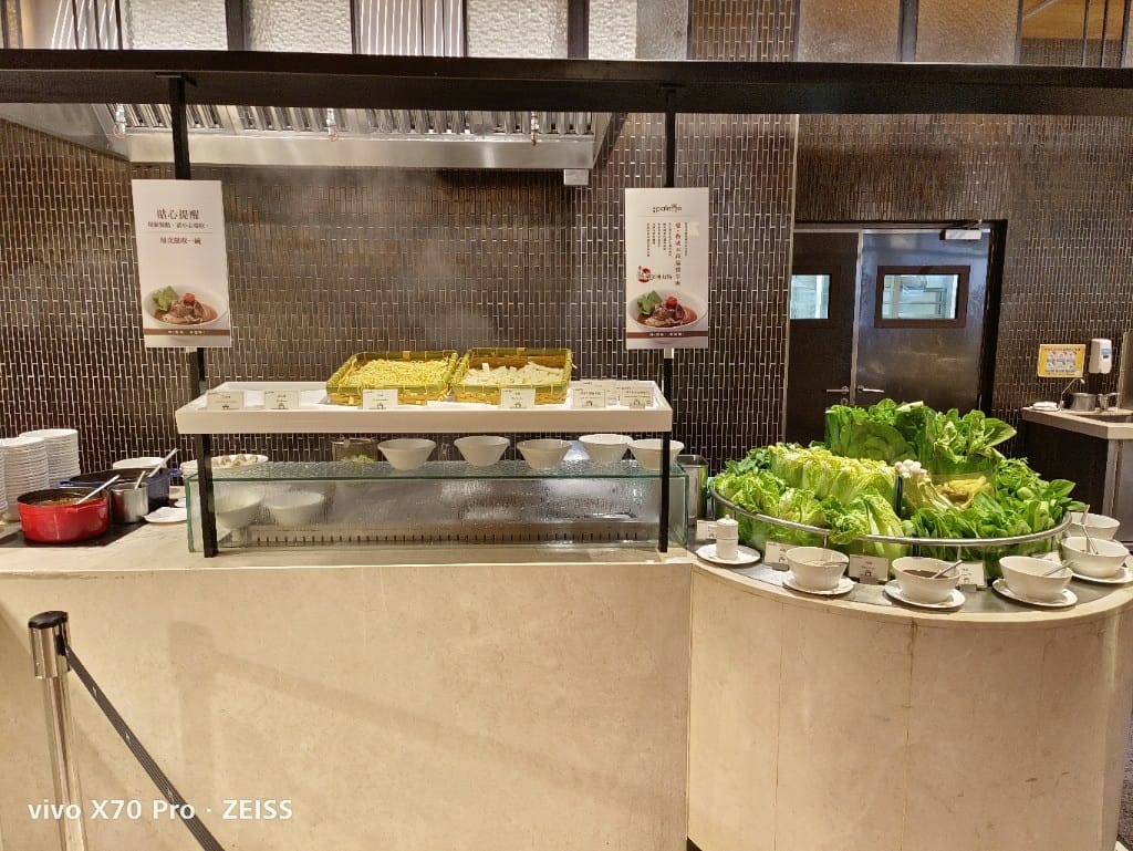 【台北美食】美福彩匯午餐，除了美味的爐烤牛排和牛肉湯，還多了生蠔自由，最後還有滿滿甜點❤️