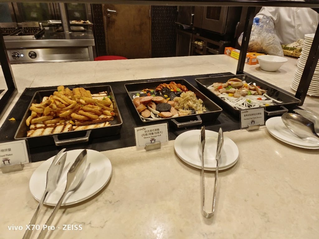 【台北美食】美福彩匯午餐，除了美味的爐烤牛排和牛肉湯，還多了生蠔自由，最後還有滿滿甜點❤️