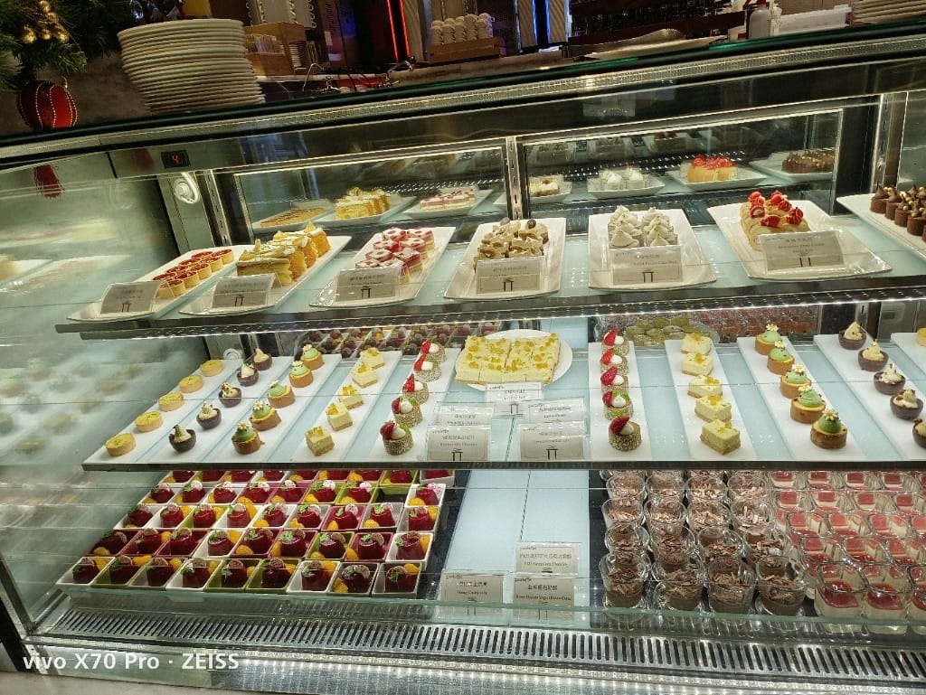 【台北美食】美福彩匯午餐，除了美味的爐烤牛排和牛肉湯，還多了生蠔自由，最後還有滿滿甜點❤️