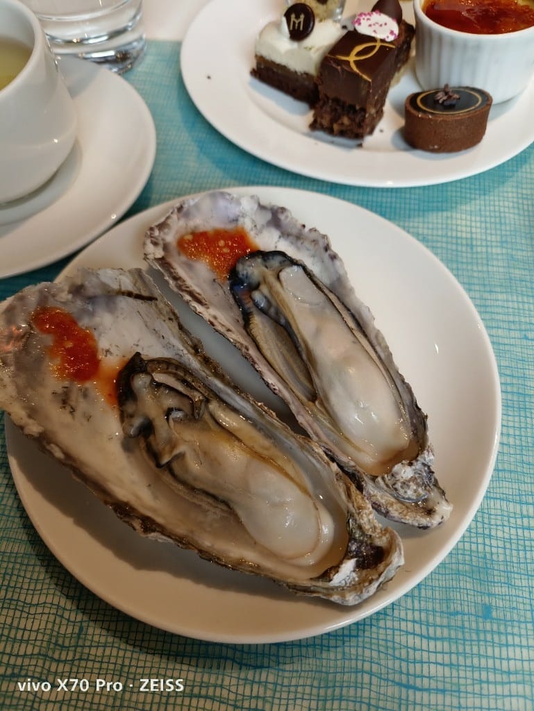 【台北美食】美福彩匯午餐，除了美味的爐烤牛排和牛肉湯，還多了生蠔自由，最後還有滿滿甜點❤️