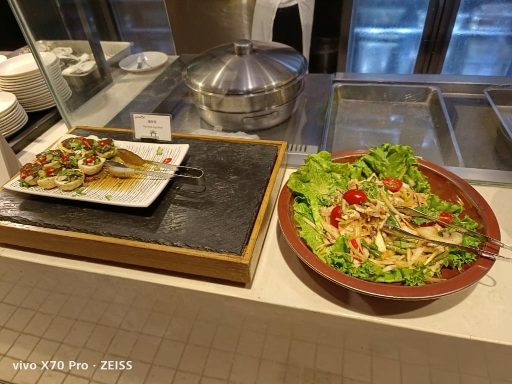 【台北美食】美福彩匯午餐，除了美味的爐烤牛排和牛肉湯，還多了生蠔自由，最後還有滿滿甜點❤️