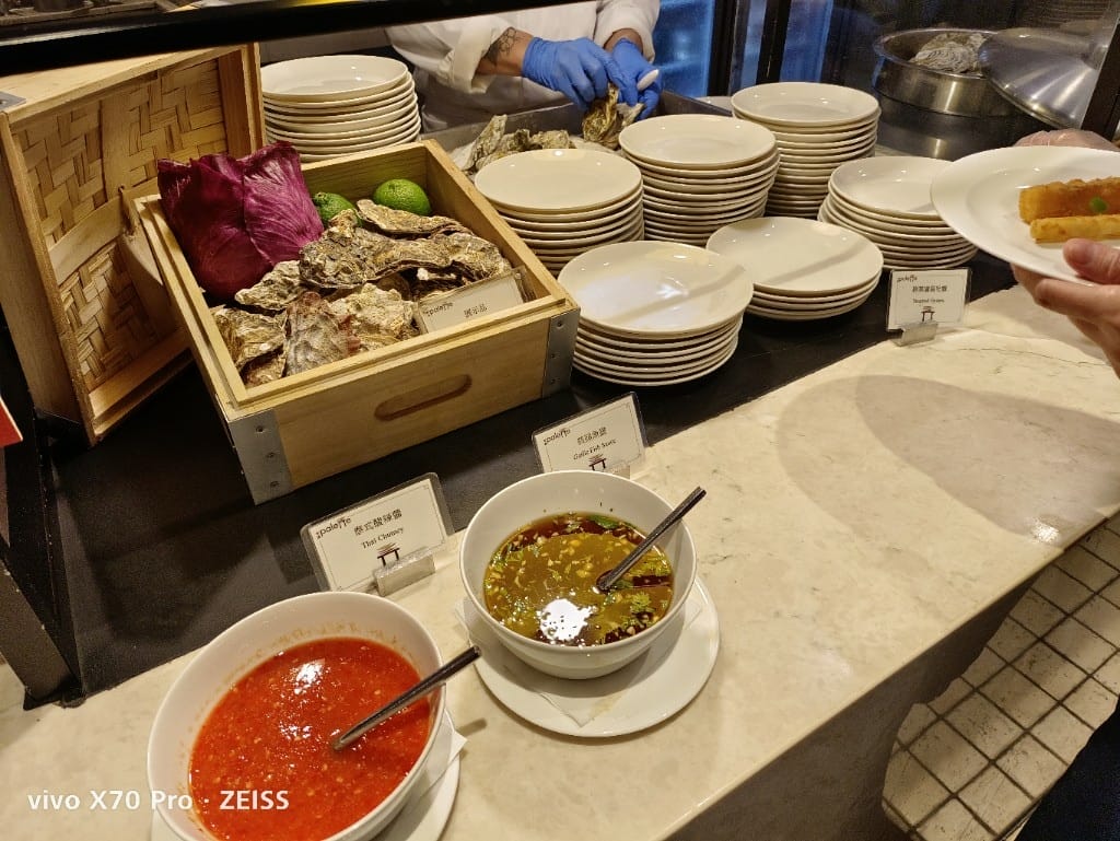 【台北美食】美福彩匯午餐，除了美味的爐烤牛排和牛肉湯，還多了生蠔自由，最後還有滿滿甜點❤️