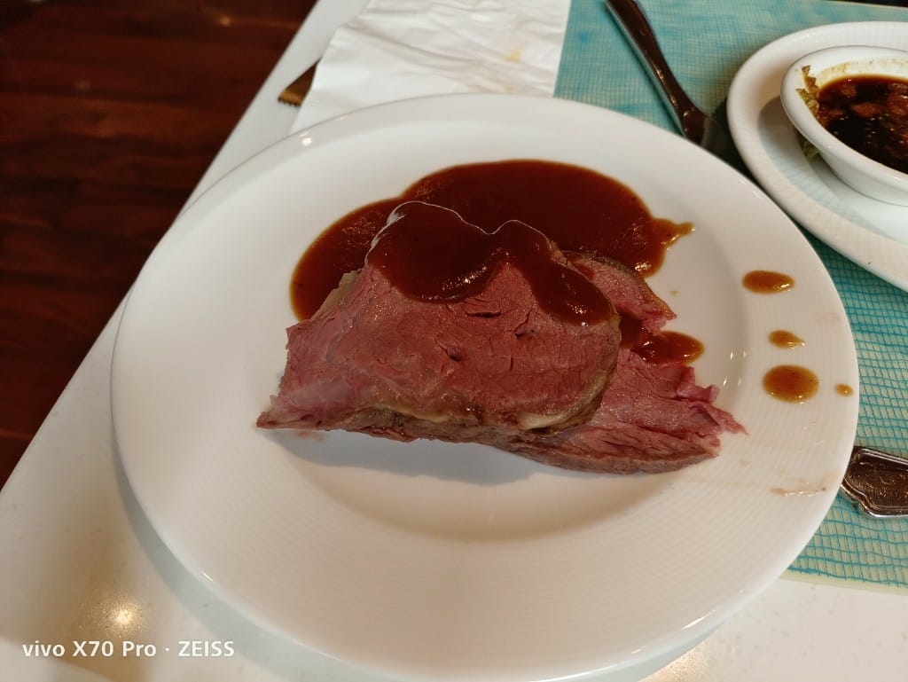【台北美食】美福彩匯午餐，除了美味的爐烤牛排和牛肉湯，還多了生蠔自由，最後還有滿滿甜點❤️