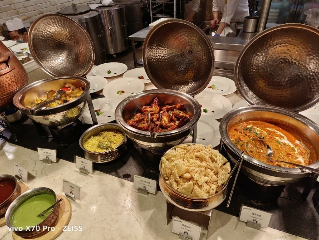 【台北美食】美福彩匯午餐，除了美味的爐烤牛排和牛肉湯，還多了生蠔自由，最後還有滿滿甜點❤️