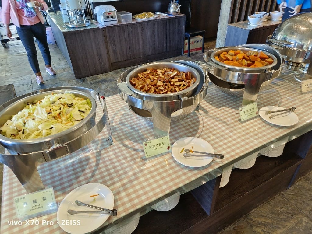 【花蓮美食】松雪樓自助餐，全台最高吃到飽，只要$300！！！20220211