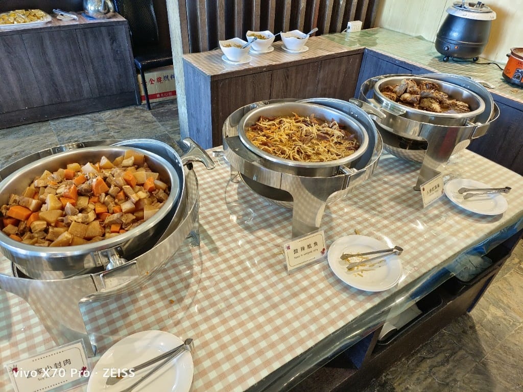 【花蓮美食】松雪樓自助餐，全台最高吃到飽，只要$300！！！20220211