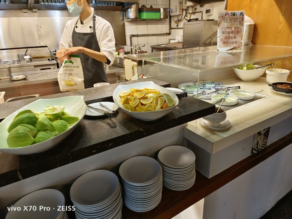 【台北美食】天母盛鑫，有沙拉吧的士林老牌西餐廳，壽星當日半價哦！