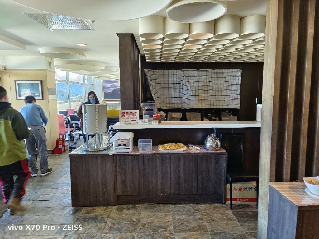 【花蓮美食】松雪樓自助餐，全台最高吃到飽，只要$300！！！20220211