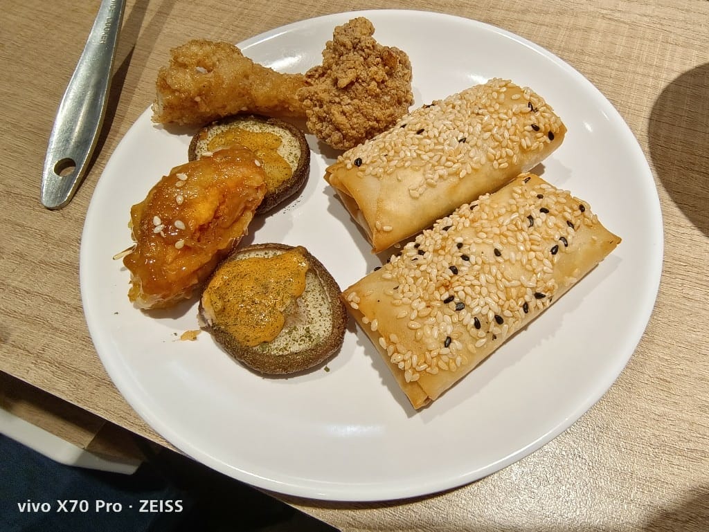 【板橋美食】吉哆火鍋百匯，板橋最愛平價火鍋有新主題啦！鹹酥雞吃起來😂 20220222