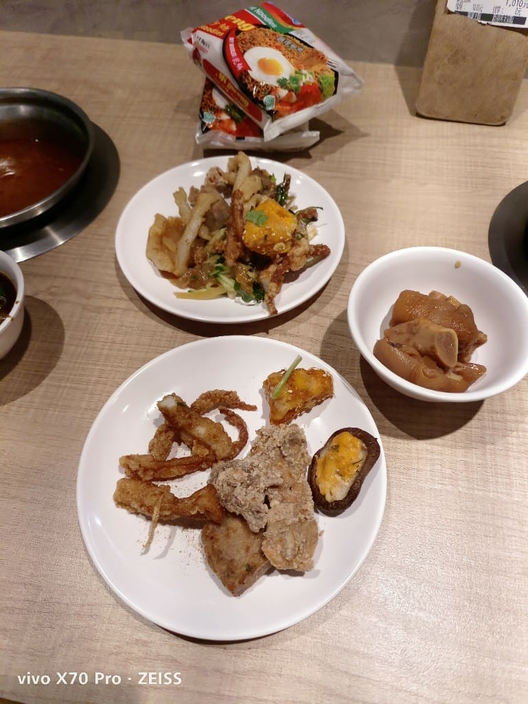 【板橋美食】吉哆火鍋百匯，板橋最愛平價火鍋有新主題啦！鹹酥雞吃起來😂 20220222