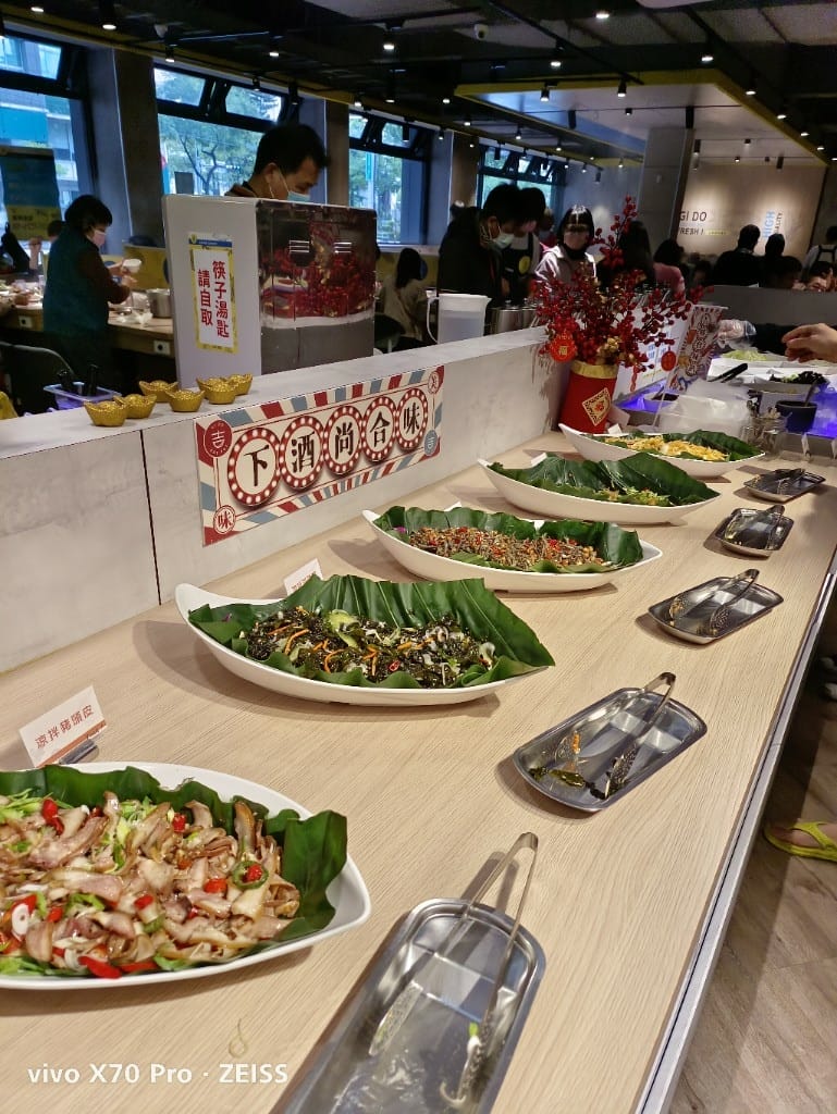 【板橋美食】吉哆火鍋百匯，板橋最愛平價火鍋有新主題啦！鹹酥雞吃起來😂 20220222