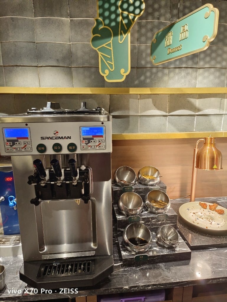 【台北美食】 這一鍋SHAREMORE吃到飽，走味的老火湯！？