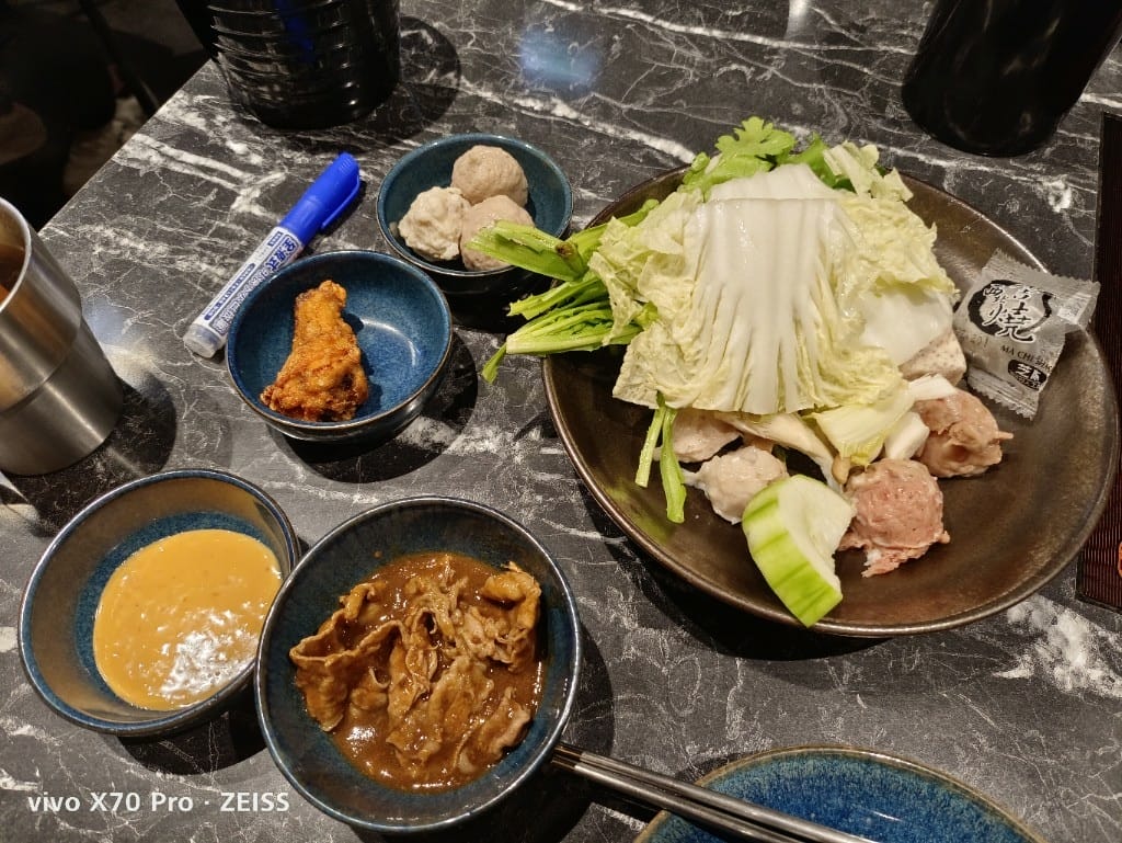 【台北美食】 這一鍋SHAREMORE吃到飽，走味的老火湯！？
