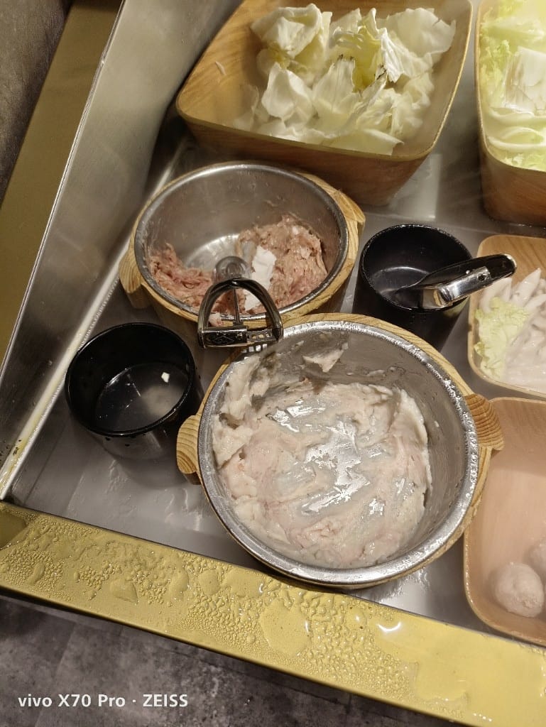 【台北美食】 這一鍋SHAREMORE吃到飽，走味的老火湯！？