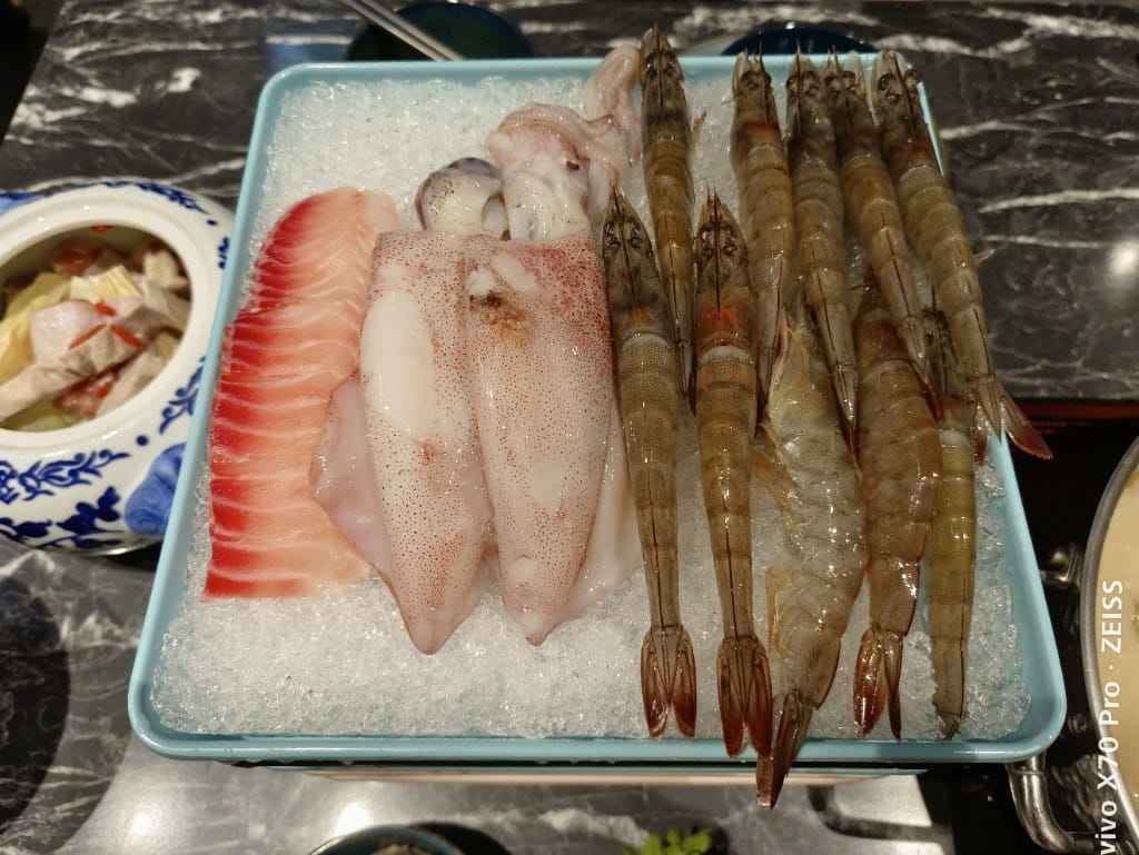 【台北美食】 這一鍋SHAREMORE吃到飽，走味的老火湯！？