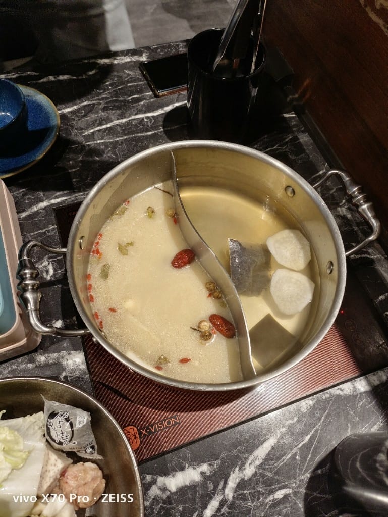 【台北美食】 這一鍋SHAREMORE吃到飽，走味的老火湯！？