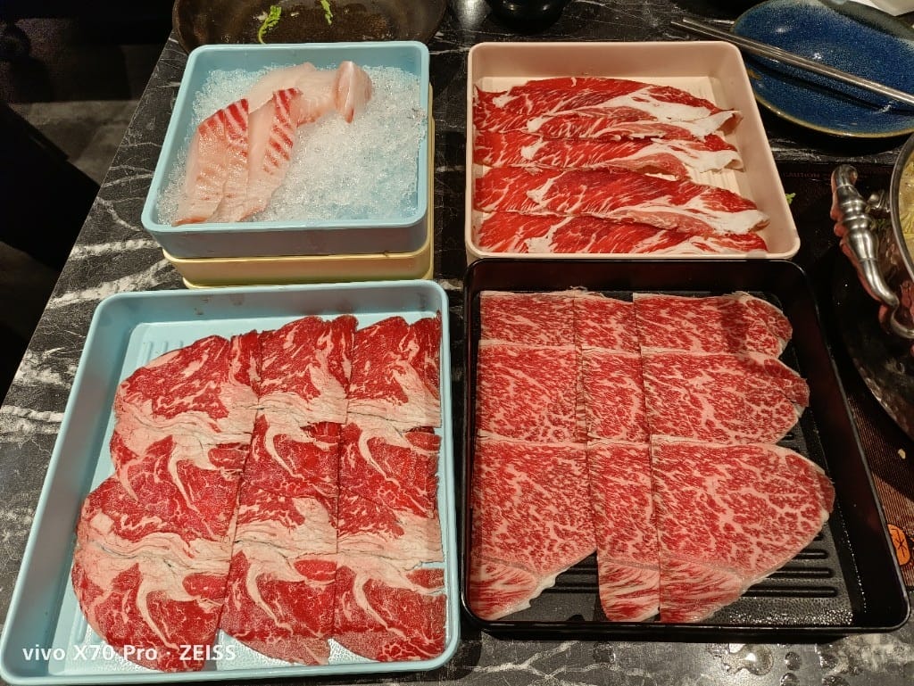 【台北美食】 這一鍋SHAREMORE吃到飽，走味的老火湯！？